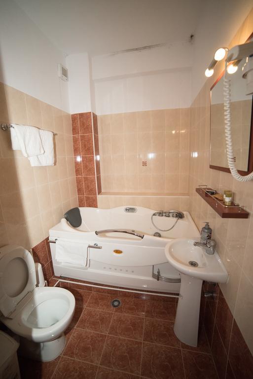 Hotel Galaxias Loutraki  Bagian luar foto
